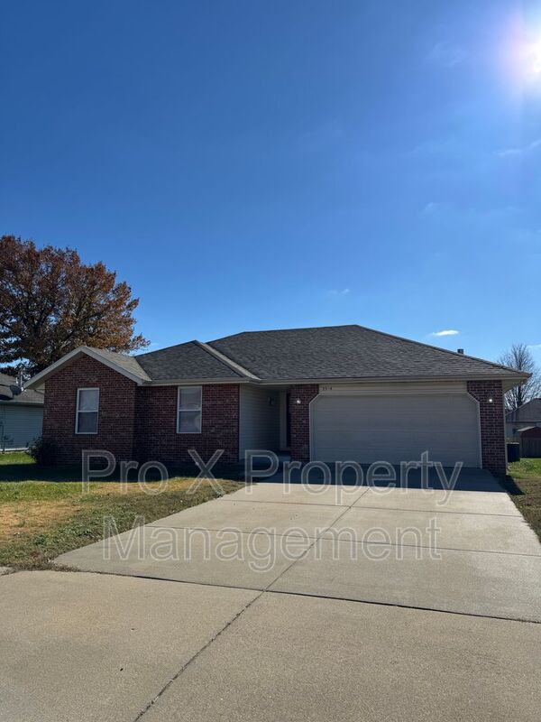 Springfield House: 5544 West David Street