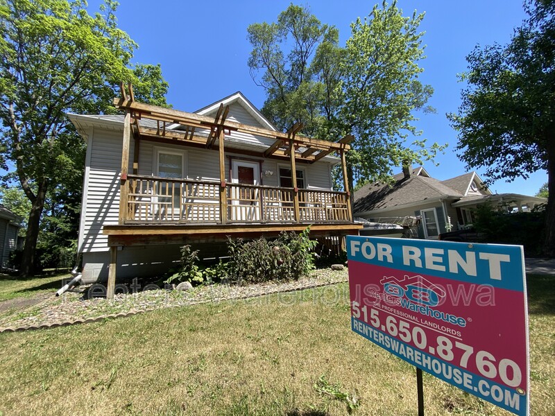 West Des Moines Condo: 409 2nd Street