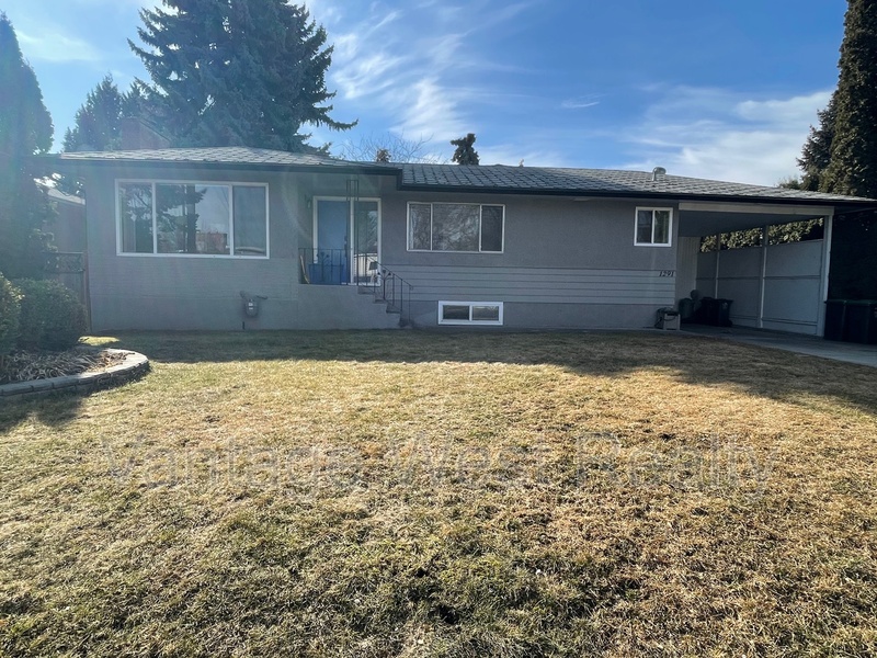Kelowna House: 1291-A Kelglen Cres