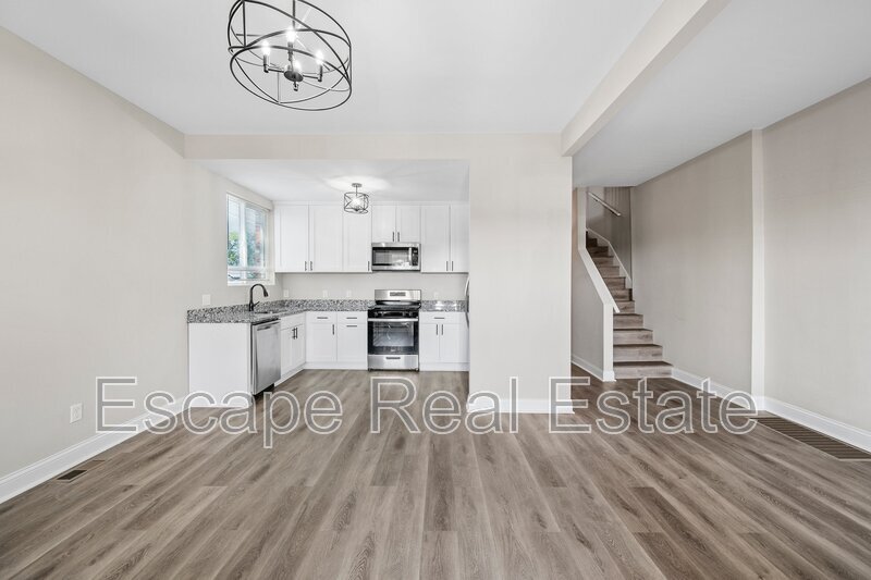 Maplewood House: 2645 Sutton Blvd.