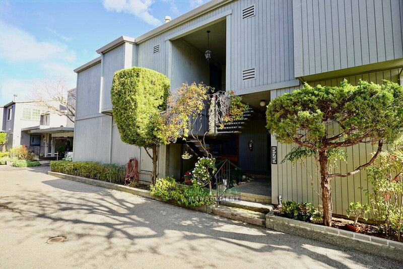 Larkspur Condo: 575 Larkspur Plaza Dr