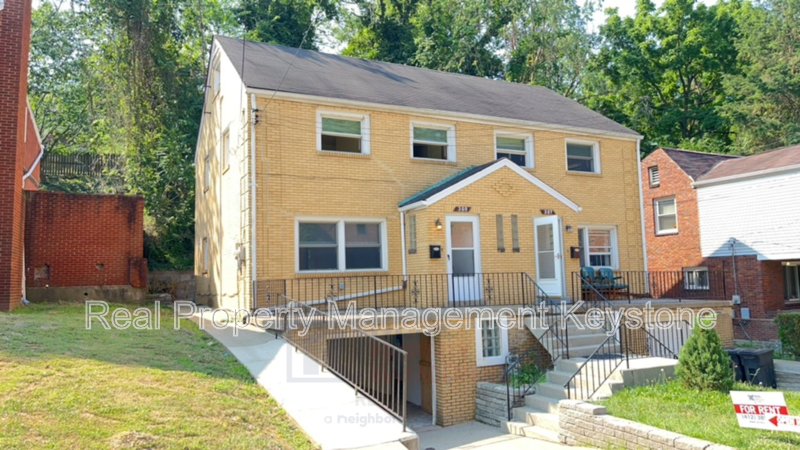 Pittsburgh House: 305 Greenlee Road