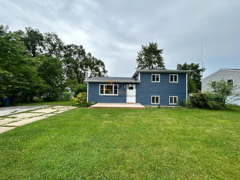 Lowell House: 673 Joe Martin Road