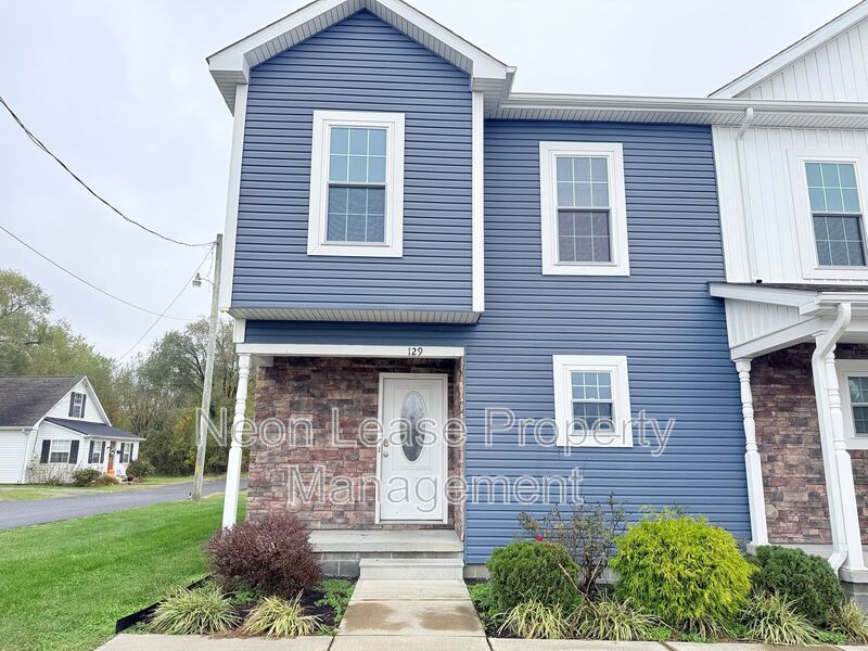 Greenwood House: 129 N Church St