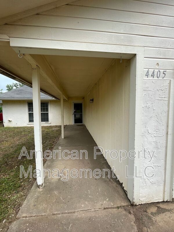 Broken Arrow House: 4405 S Gum Ave