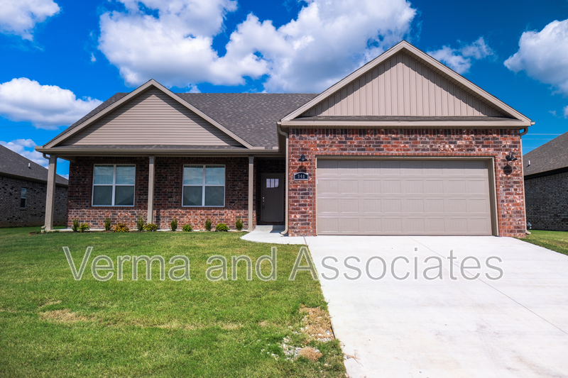 Centerton House: 940 Skyline Loop