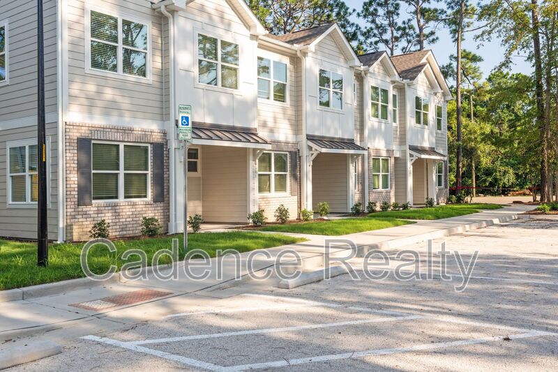 Wilmington House: 1745 Perimeter Loop
