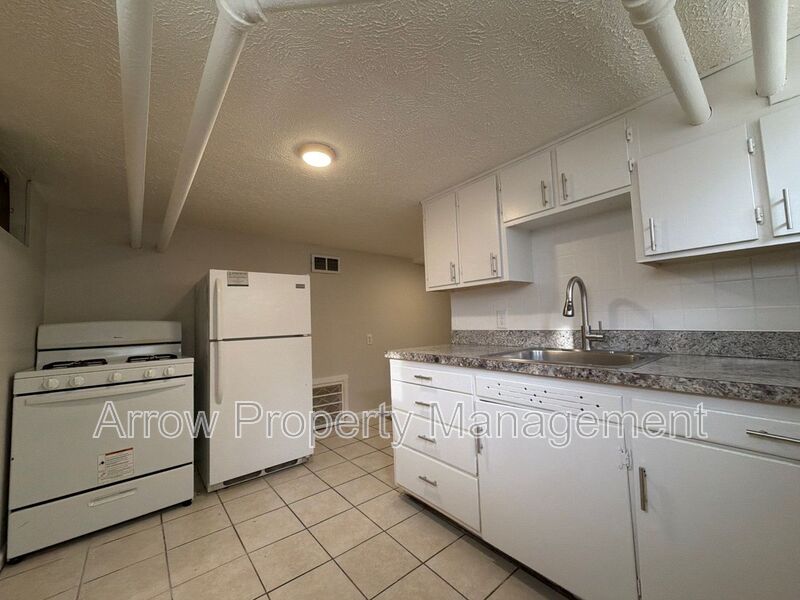 Lincoln Condo: 1979 South Street