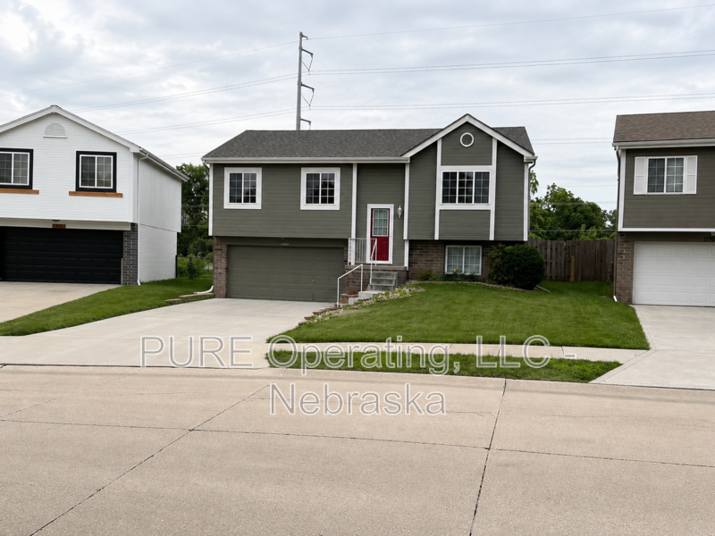 Omaha House: 11657 Bauman Ave