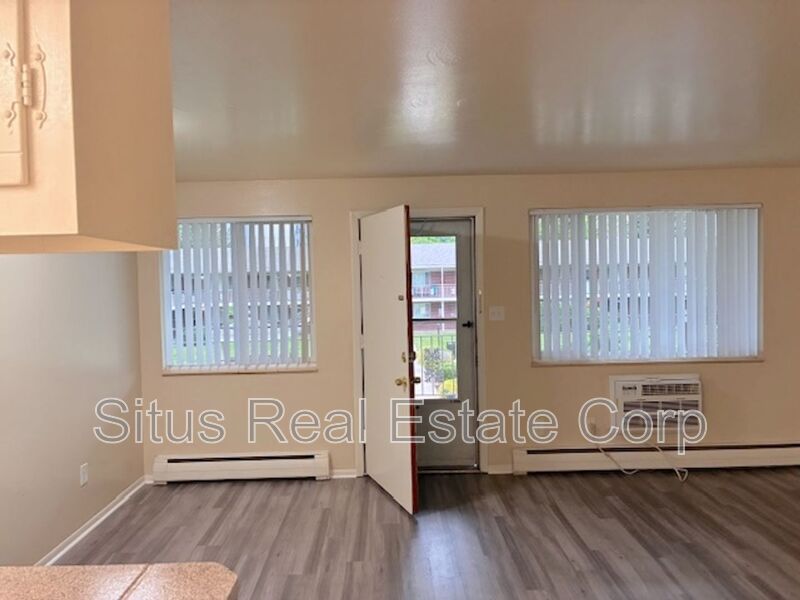 Lakewood House: 375 S. Depew St.