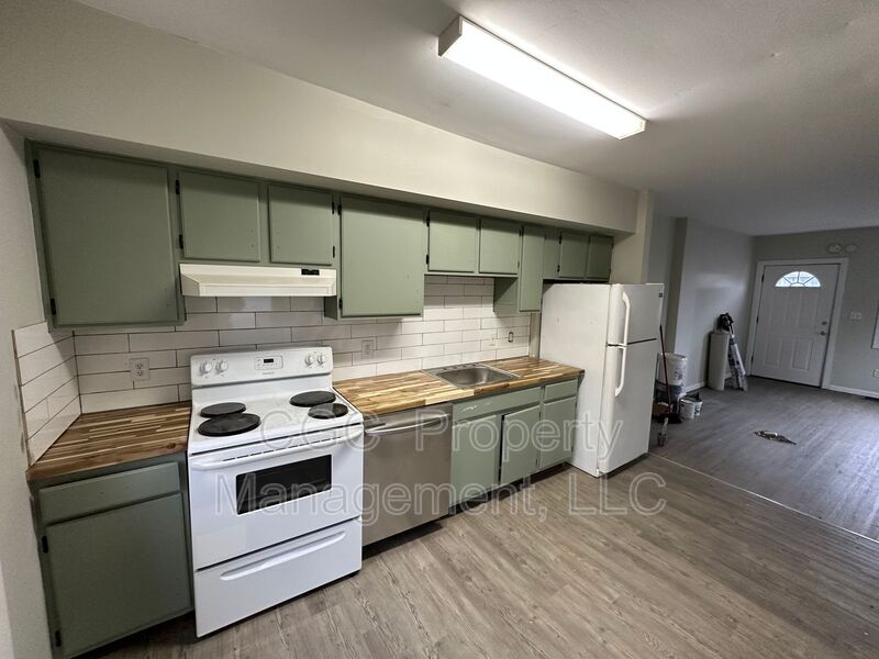 Cortland Condo: 4 1/2 Salsbury St