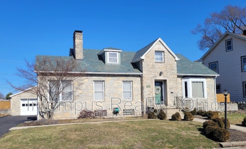 Columbus House: 3128 Ellis Pl