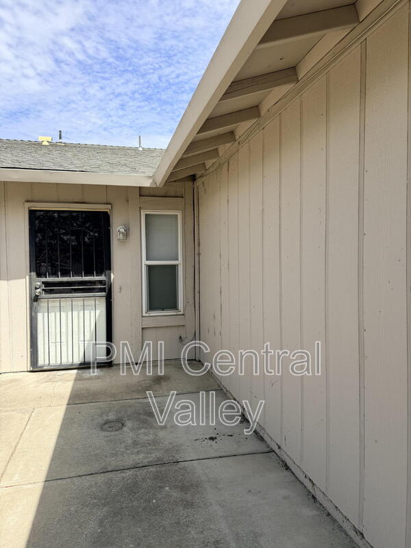 Stockton Condo: 7932 Montgomery Avenue