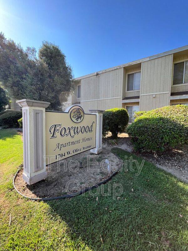 Porterville Condo: 1704 W Olive Ave