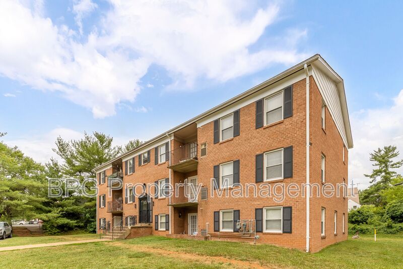 Warrenton Condo: 404 Jackson Street