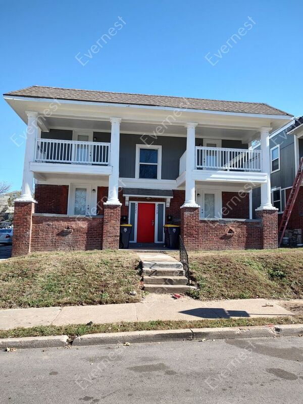 Request a Viewing for 3329 Indiana Ave, Unit A Tenant Turner