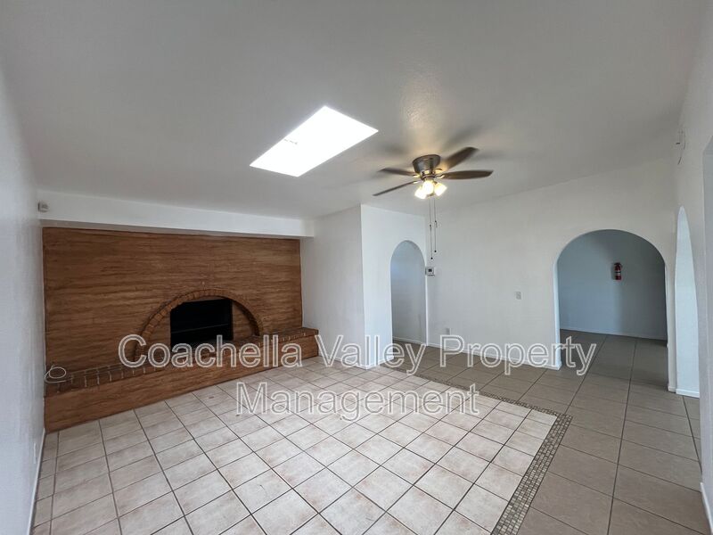 Cathedral City House: 31822 Avenida El Pueblo