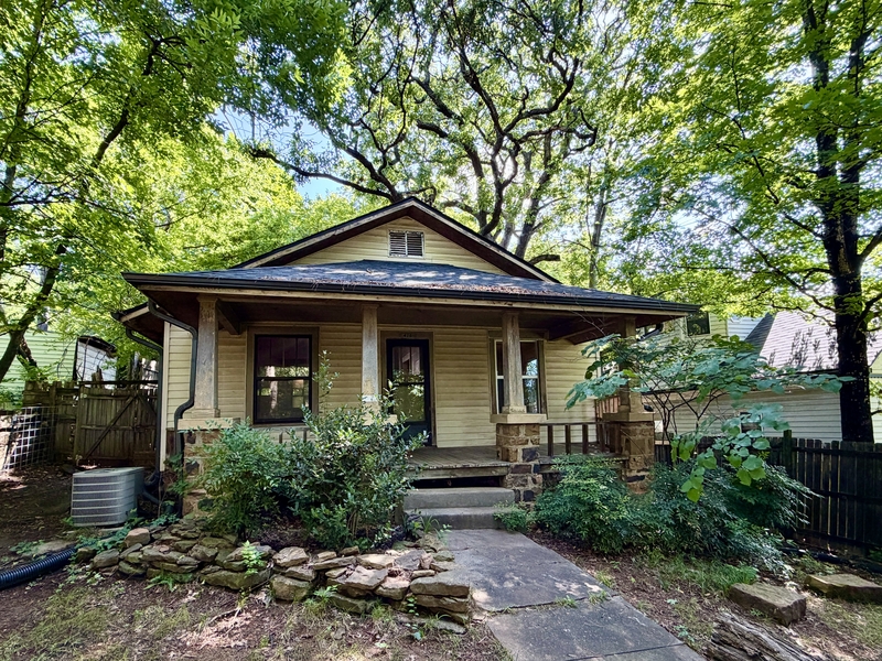 Fayetteville House: 416 East Huntsville Road