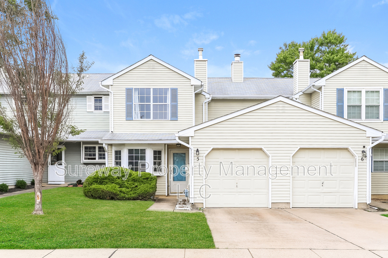 Bordentown Townhome: 5 Pamlico Ct
