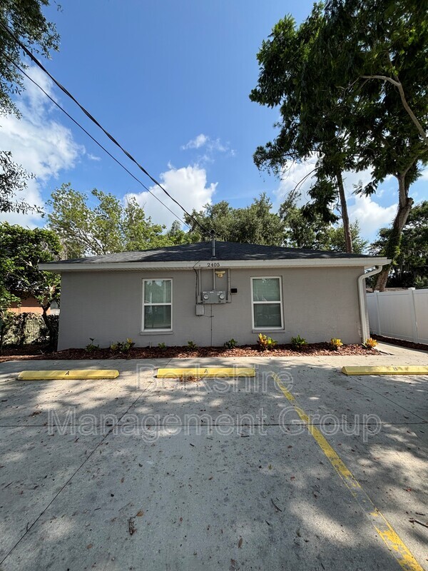 Winter Haven Townhome: 2405 Avenue C SW