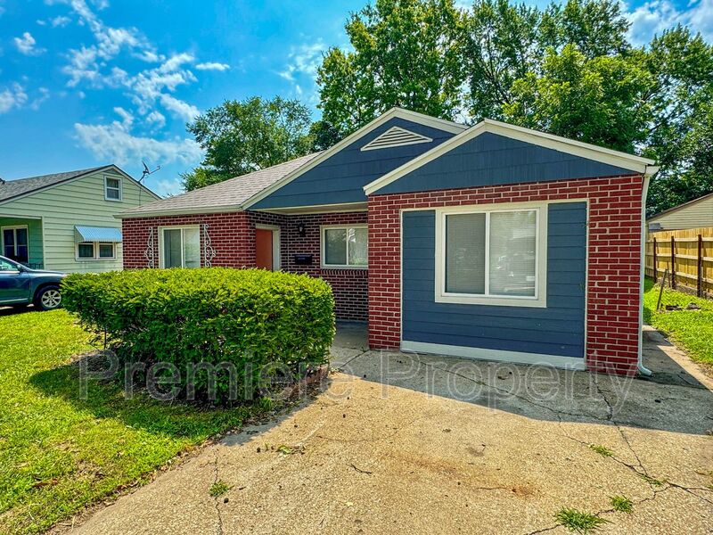 Sugar Creek House: 10607 E Lexington Ave