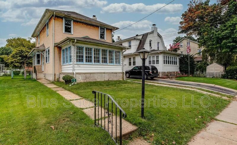 Ridley Park House: 210 W Dupont St