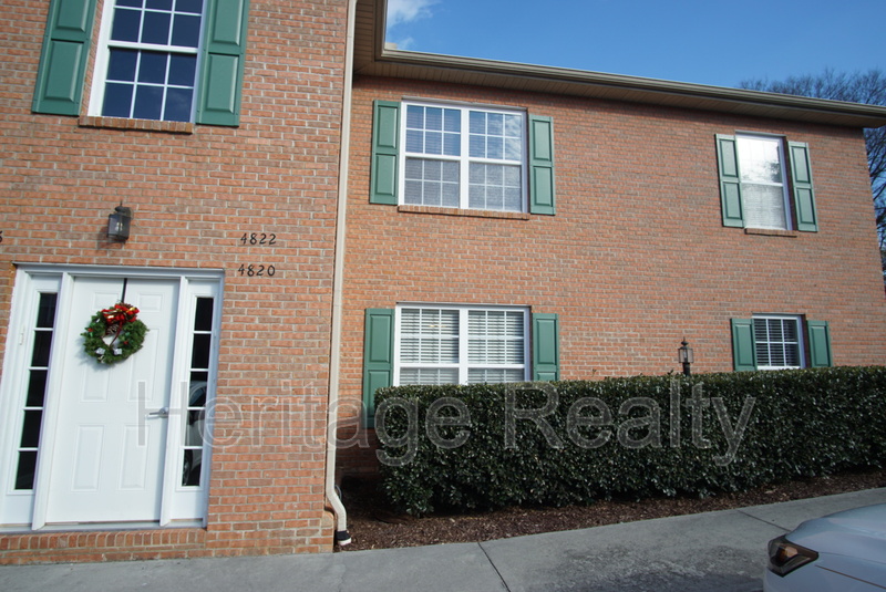 Knoxville House: 4820 Poplar Crest Way