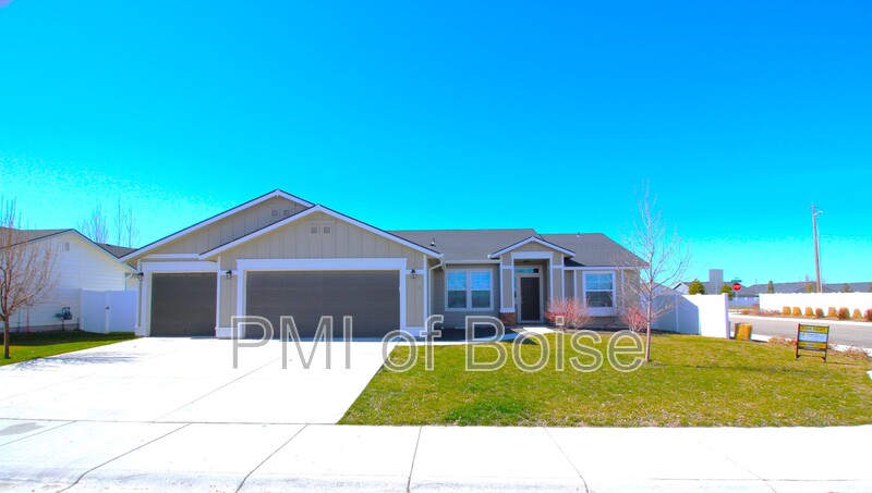 Kuna House: 973 S Rangipo Ave