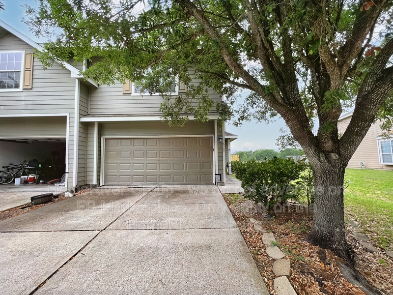 Pasadena House: 6220 Stoney Creek Dr