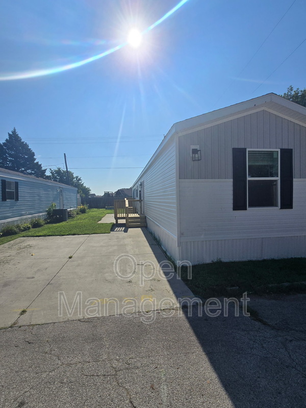 Ankeny House: 2301 Southwest Oralabor Road