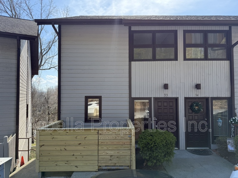 Jonesborough Condo: 420 W Jackson Blvd