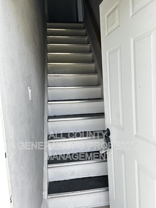 Cleveland Condo: 1230 Norwood Rd Up Unit