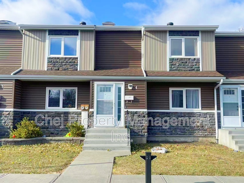 Edmonton House: 3115 119 St NW