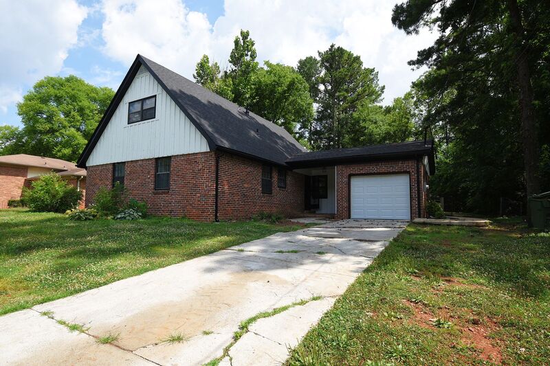 Huntsville House: 2819 Broadview Drive NW