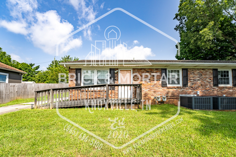 Knoxville House: 2407 Holbrook Drive