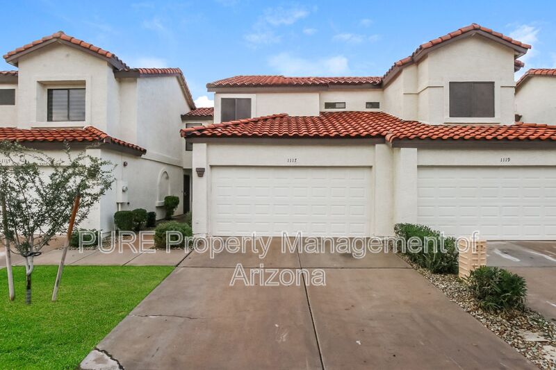 Gilbert House: 1117 W Mango Dr