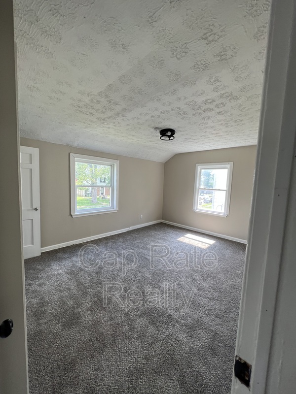 Columbus House: 59 N Waverly St