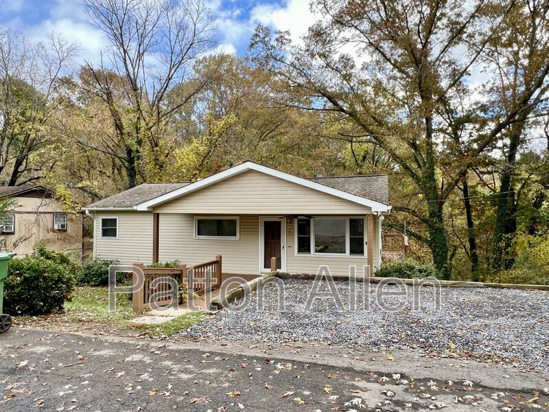 Asheville House: 14 Friendly Holw