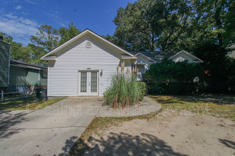 Charleston House: 1522 Theresa Drive