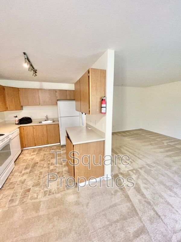 Everett House: 9719 Holly Dr