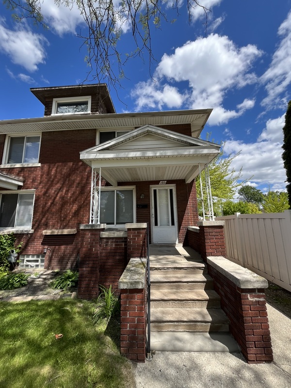 Wyandotte Condo: 160-Labadie 1