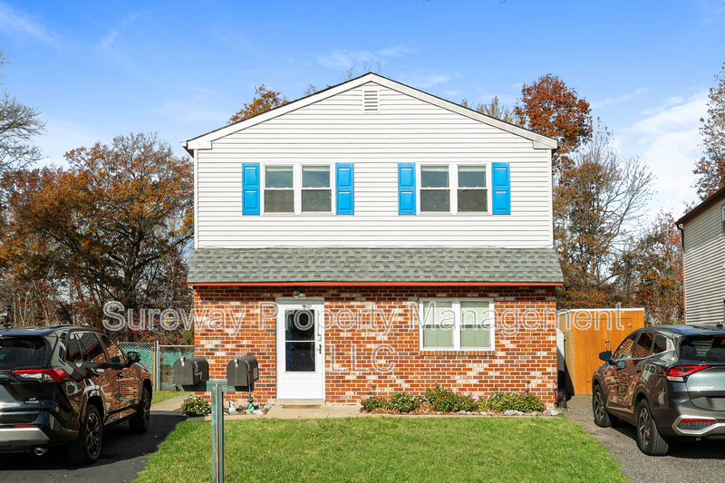 Essington Condo: 505 Corinthian Ave