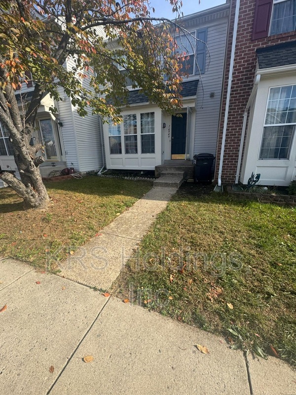 Dumfries Townhome: 16949 Toms River Loop