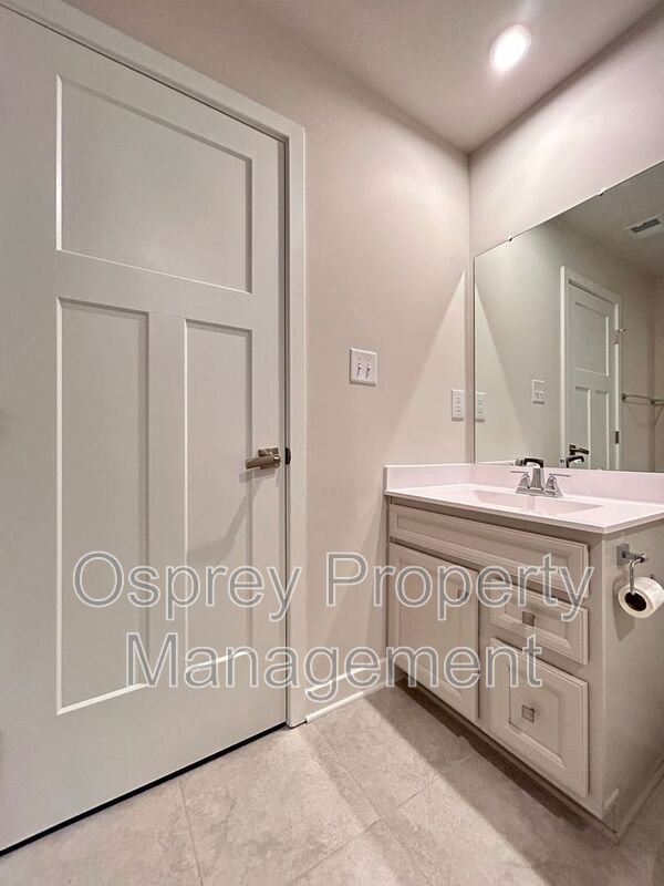 Spacious 4-Bedroom Townhome with Garage & Prime Suffolk Location!