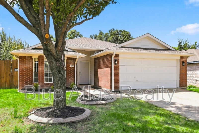 Little Elm House: 1012 Waterview Drive