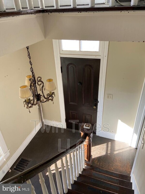 Mount Jackson House: 5796 Main Street