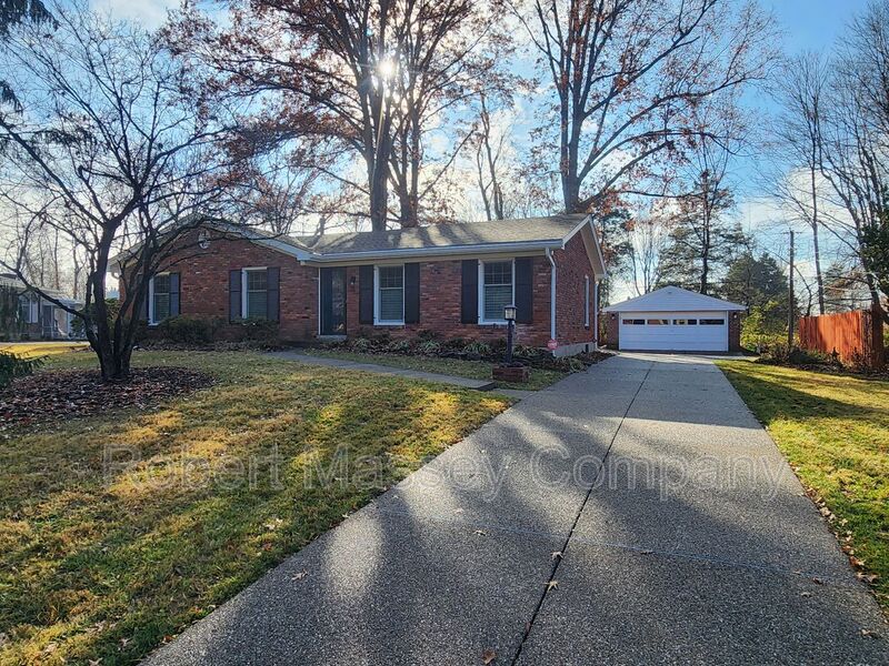 Louisville House: 2428 Merriwood Drive