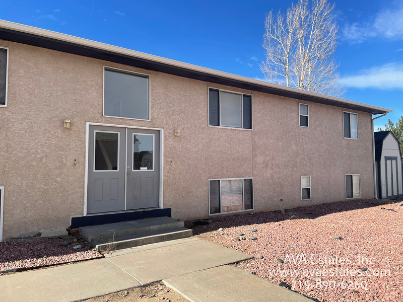Pueblo West House: 729 E Laporte Dr
