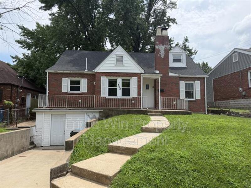 Ferguson House: 802 Rolwes Ave