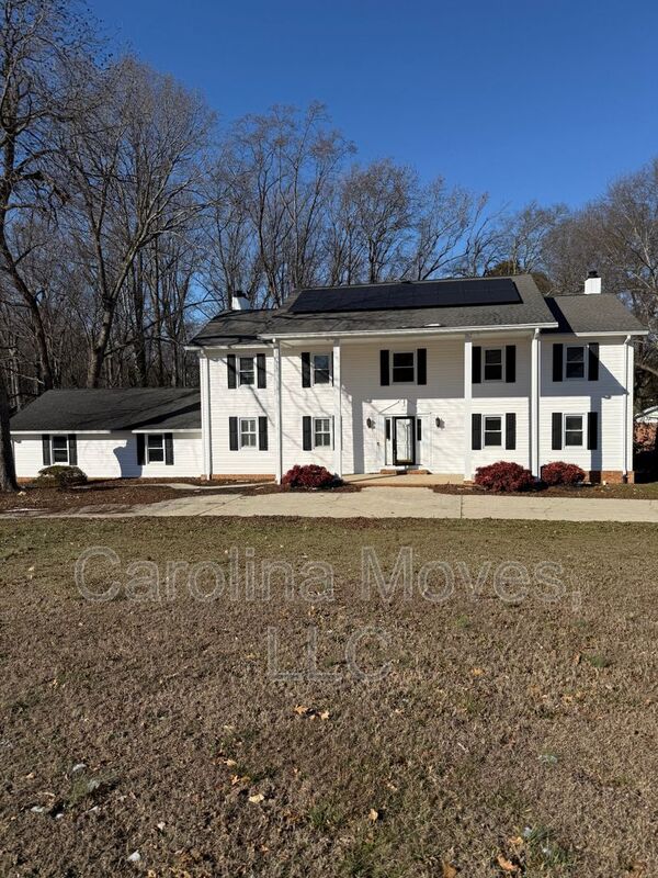 Greenville House: 121 Chipwood Lane